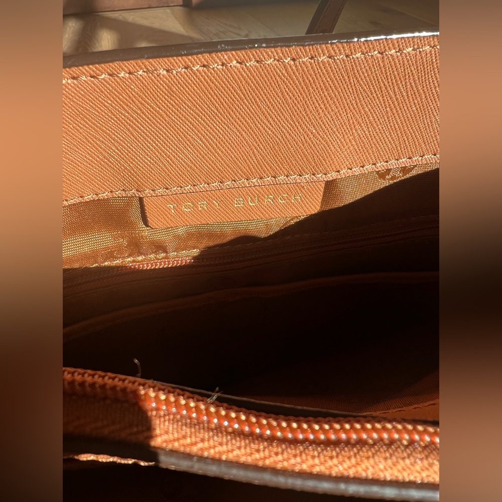 Tory Burch Small Robinson Tote - light brown - Picture 6 of 11